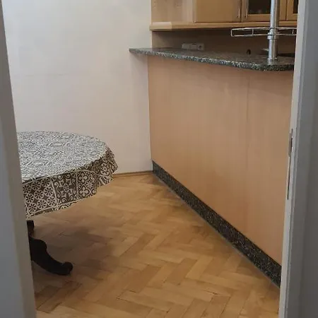 Private In Shared Luxurious Palace Like With 2 Bathrooms Including Whirlpool And Virtual Reality