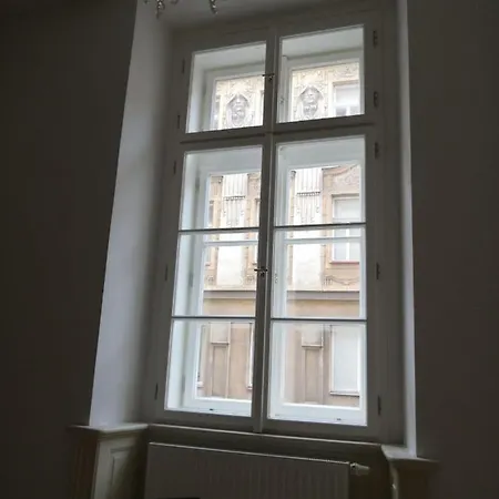 Private In Shared Luxurious Palace Like With 2 Bathrooms Including Whirlpool And Virtual Reality Pensionat Prag