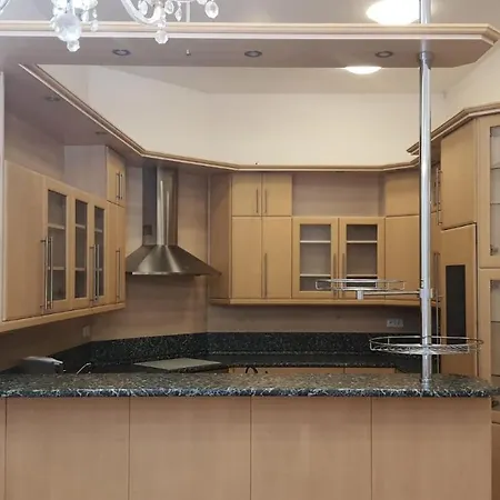 Private In Shared Luxurious Palace Like With 2 Bathrooms Including Whirlpool And Virtual Reality