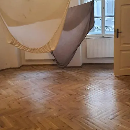 Pensionat Private In Shared Luxurious Palace Like With 2 Bathrooms Including Whirlpool And Virtual Reality *