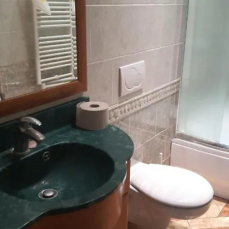 Private In Shared Luxurious Palace Like With 2 Bathrooms Including Whirlpool And Virtual Reality Prag