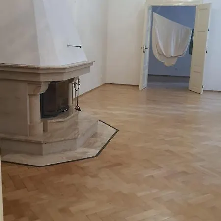 Private In Shared Luxurious Palace Like With 2 Bathrooms Including Whirlpool And Virtual Reality Prag