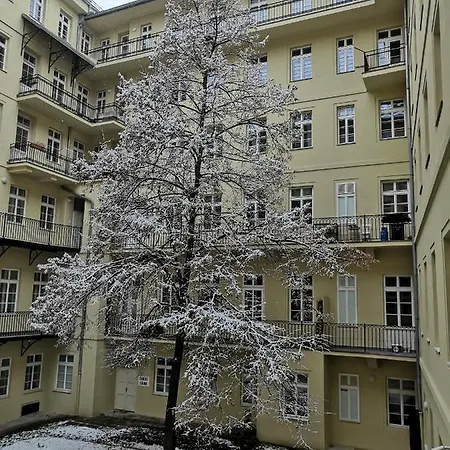 Pensionat Private In Shared Luxurious Palace Like With 2 Bathrooms Including Whirlpool And Virtual Reality Prag
