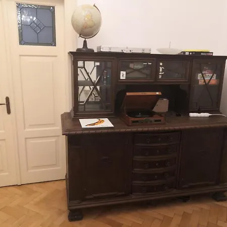 Private In Shared Luxurious Palace Like With 2 Bathrooms Including Whirlpool And Virtual Reality Pensionat