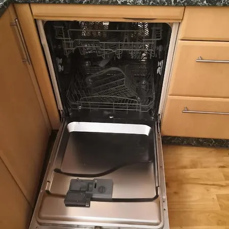 Private In Shared Luxurious Palace Like With 2 Bathrooms Including Whirlpool And Virtual Reality Pensionat