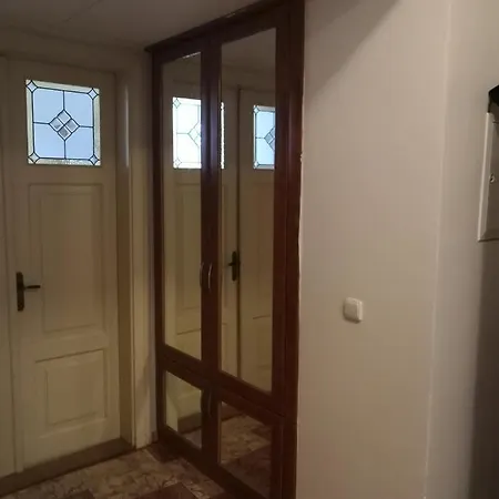 Private In Shared Luxurious Palace Like With 2 Bathrooms Including Whirlpool And Virtual Reality