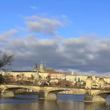 Private In Shared Luxurious Palace Like With 2 Bathrooms Including Whirlpool And Virtual Reality Pensionat Prag