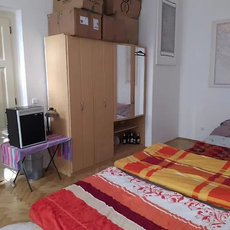 Pensionat Private In Shared Luxurious Palace Like With 2 Bathrooms Including Whirlpool And Virtual Reality *