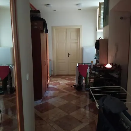 Private In Shared Luxurious Palace Like With 2 Bathrooms Including Whirlpool And Virtual Reality Prag