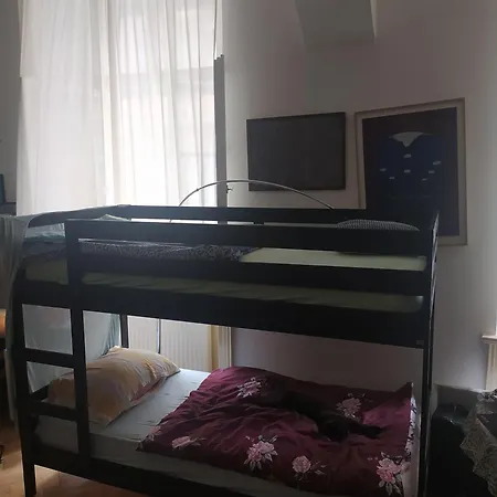 Private In Shared Luxurious Palace Like With 2 Bathrooms Including Whirlpool And Virtual Reality *