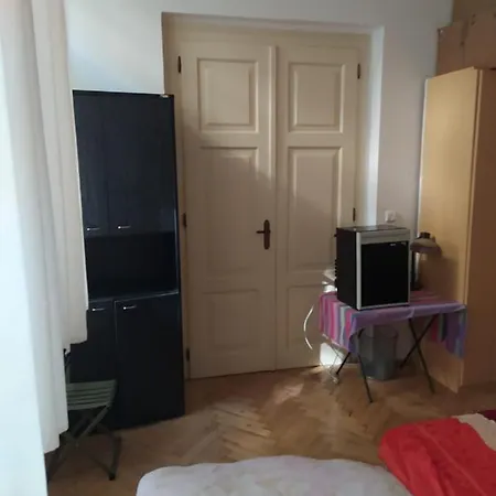 Πανσιόν Private In Shared Luxurious Palace Like With 2 Bathrooms Including Whirlpool And Virtual Reality *