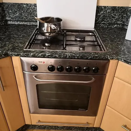Private In Shared Luxurious Palace Like With 2 Bathrooms Including Whirlpool And Virtual Reality Gasthof Prag